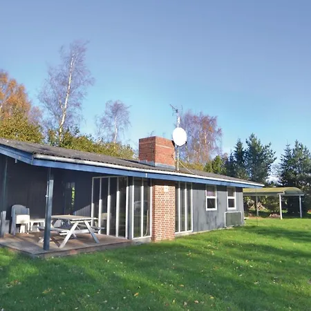 Three-bedroom Holiday In *