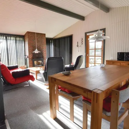 Three-bedroom Holiday In Prázdninový dům *