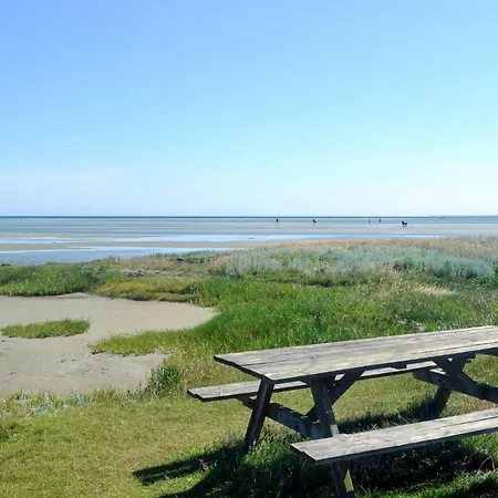 Three-bedroom Holiday In